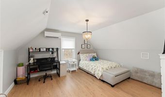 6 Knowlton Ct, Bristol, RI 02809