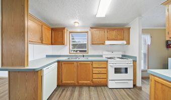 948 Savannah River Dr, Adrian, MI 49221