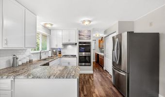 1009 Dutch Mill Dr, Ballwin, MO 63011