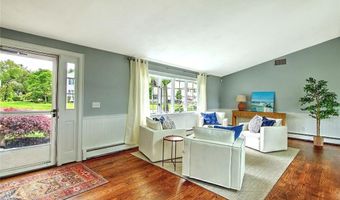 33 Meadowbrook Dr, Barrington, RI 02806