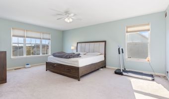 9 Lake Plumleigh Ct, Algonquin, IL 60102