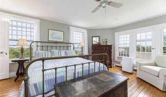 28 Newport St, Jamestown, RI 02835