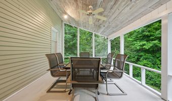 2 Banquo Brae Rd, Brookfield, CT 06804