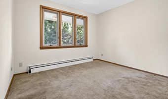 521 W SENECA Dr, Appleton, WI 54911