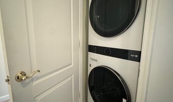 6924 FAIRFAX Dr 330, Arlington, VA 22213