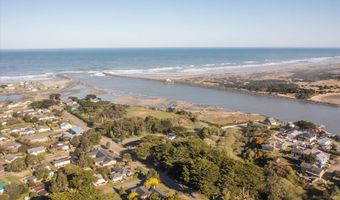 390 4TH St SW, Bandon, OR 97411