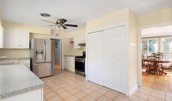 6 Conway Dr, Barrington, RI 02806