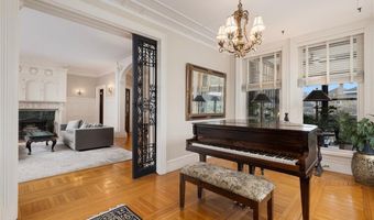 4 Hunter Ave, Newport, RI 02840