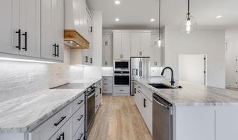 1165 Duke Dr, Bauxite, AR 72011