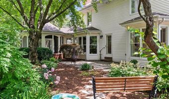 14 Cambridge Circle Ct, Ballwin, MO 63011