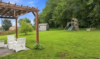 16805 Juniper Dr, Basehor, KS 66007