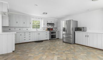 91 Blackstrap Rd, Falmouth, ME 04105
