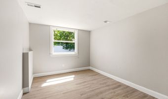 4 Silversmith Ct, Barnegat, NJ 08005