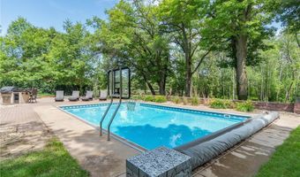 1109 Lakeview Ave, Alexandria, MN 56308