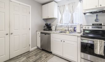 11 Cedarbrook Townhouse 11, Brookfield, CT 06804