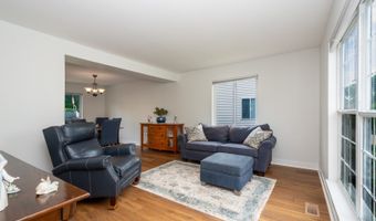 1231 Edgewater Ln, Antioch, IL 60002