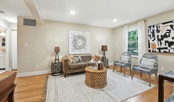 1305 E ABINGDON Dr 2, Alexandria, VA 22314