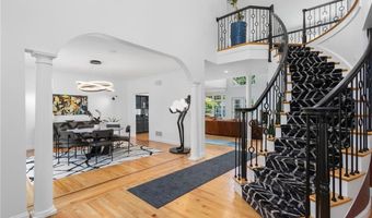 19 Cassandra Ln, North Kingstown, RI 02852