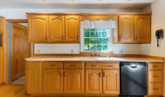 60 Boulder Dr, Auburn, ME 04210