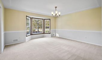 4 Westminster Dr, Annandale, NJ 08801