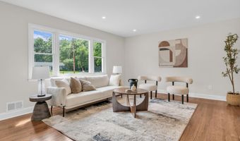 11 W Park Ave, Belford, NJ 07718