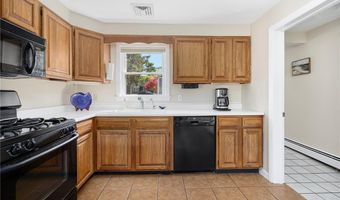 106 N River Dr, Narragansett, RI 02882