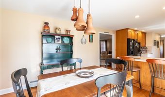 288 W Maplemere Rd, Amherst, NY 14221