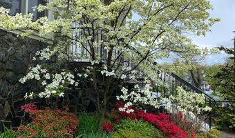 2138 PATRICK HENRY Dr, Arlington, VA 22205