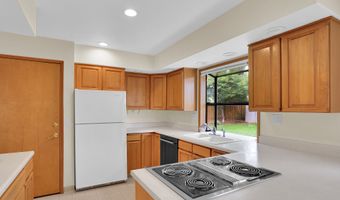 4948 SE HARVEY St, Milwaukie, OR 97222