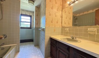 15 Bear Mountain Rd, Danbury, CT 06811