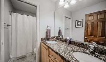 985 W Martin Ave, Amherst, OH 44001