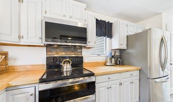34 Beach Plum Rd, Narragansett, RI 02882