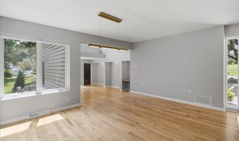 5 Newell Ct, Albany, NY 12204