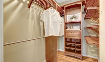 4003 KLOMAN St, Annandale, VA 22003