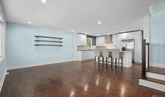 515 W DIVERSEY Ave, Addison, IL 60101