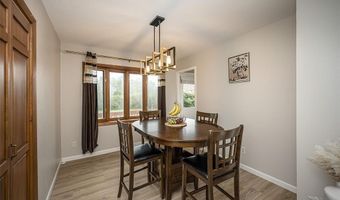 270 E Skyline Dr, Ballwin, MO 63011
