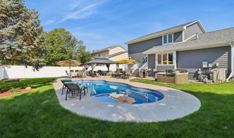 1530 Ashwood Dr, Altoona, IA 50009
