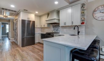 61 Yardarm Ct, Bayville, NJ 08721