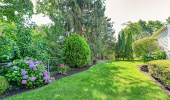 48 Washington Ave, Middletown, NJ 07748