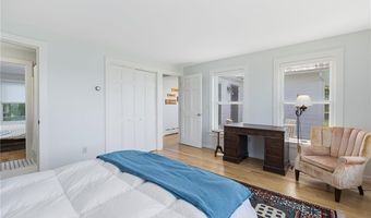 10 Casey Ct, Newport, RI 02840