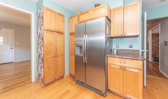 275 Highlake Ave, Ann Arbor, MI 48103