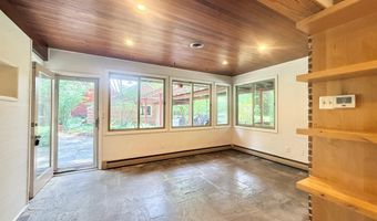 6819 SELKIRK, Bethesda, MD 20817