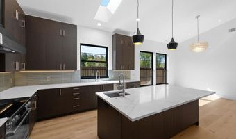360 Briscoe Pl, Ashland, OR 97520