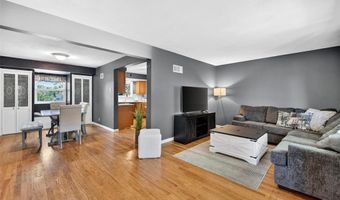 9828 Whitcomb Ln, Affton, MO 63123