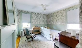 9 Dartmouth St, Newport, RI 02840