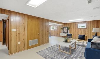 8233 Marvale Ln, Affton, MO 63123