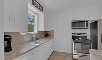 5736 S Lakeshore Dr, Shreveport, LA 71119