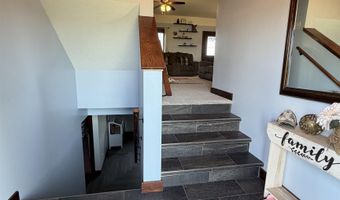 1524 Beechwood Dr, Aurora, NE 68818