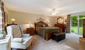 1 Castle View Ln, Belgrade, ME 04917