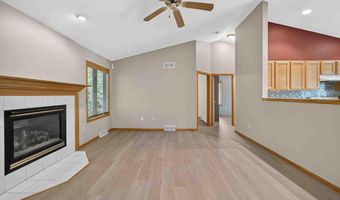 626 Samuel Dr, Madison, WI 53717